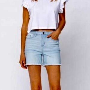 1 pair of Judy Blue denim shorts, size L